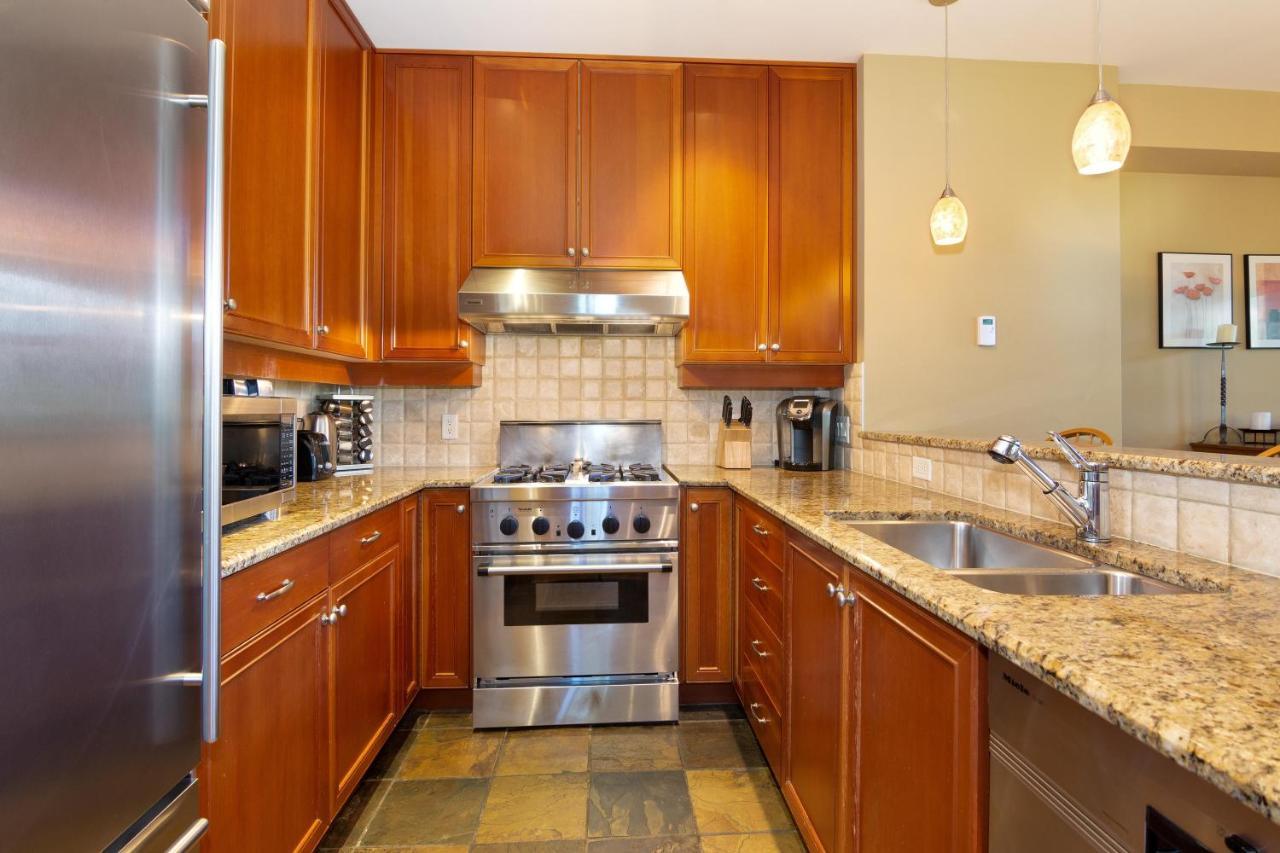 Taluswood The Heights 18 | Mountainside Townhome W/ Ski Access, Hot Tub, Tranquil Views Уистлер Экстерьер фото