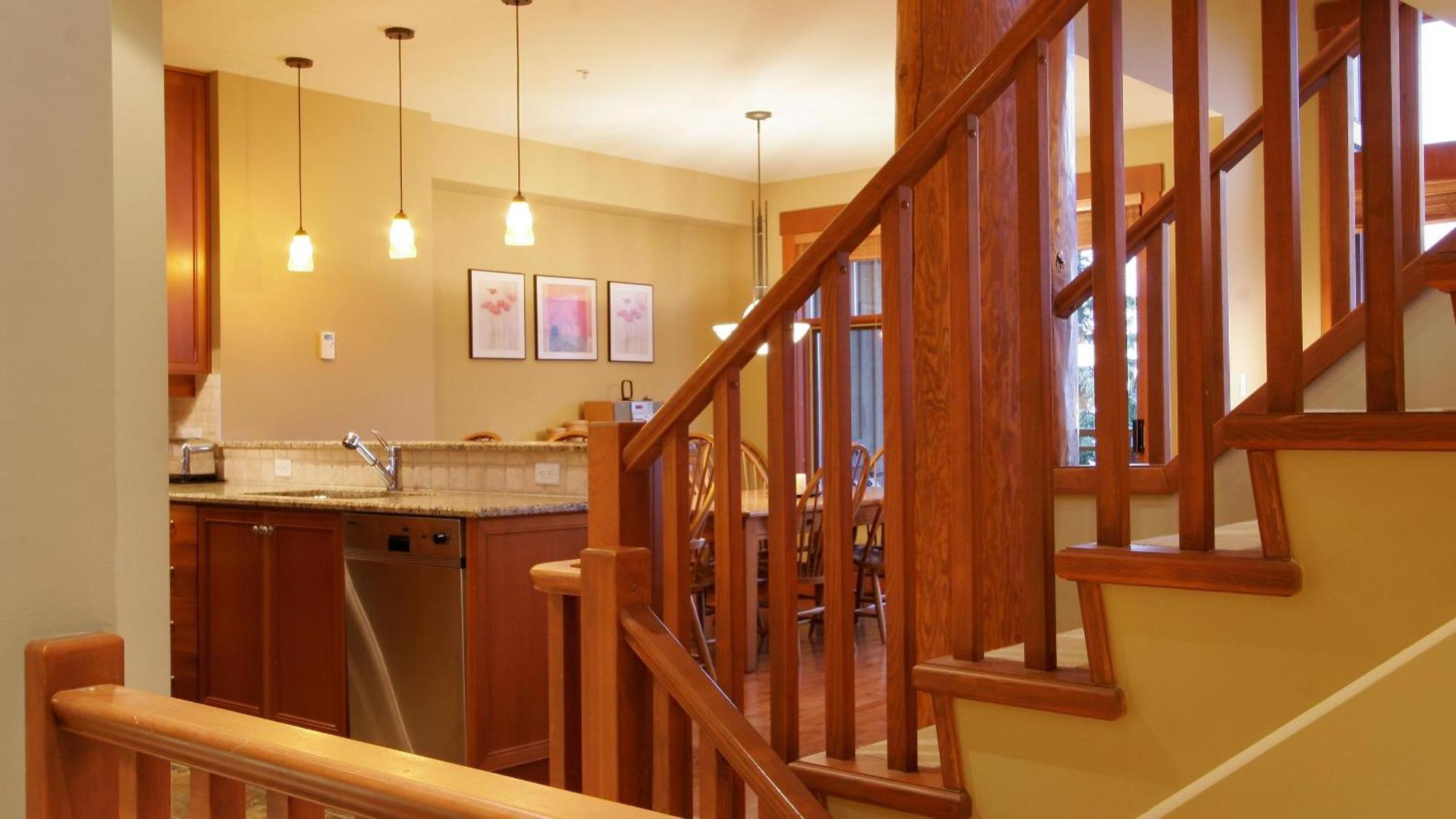 Taluswood The Heights 18 | Mountainside Townhome W/ Ski Access, Hot Tub, Tranquil Views Уистлер Экстерьер фото